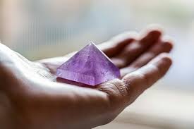 Amethyst Crystal and Its Daily Uses for Peace, Healing & Positivity